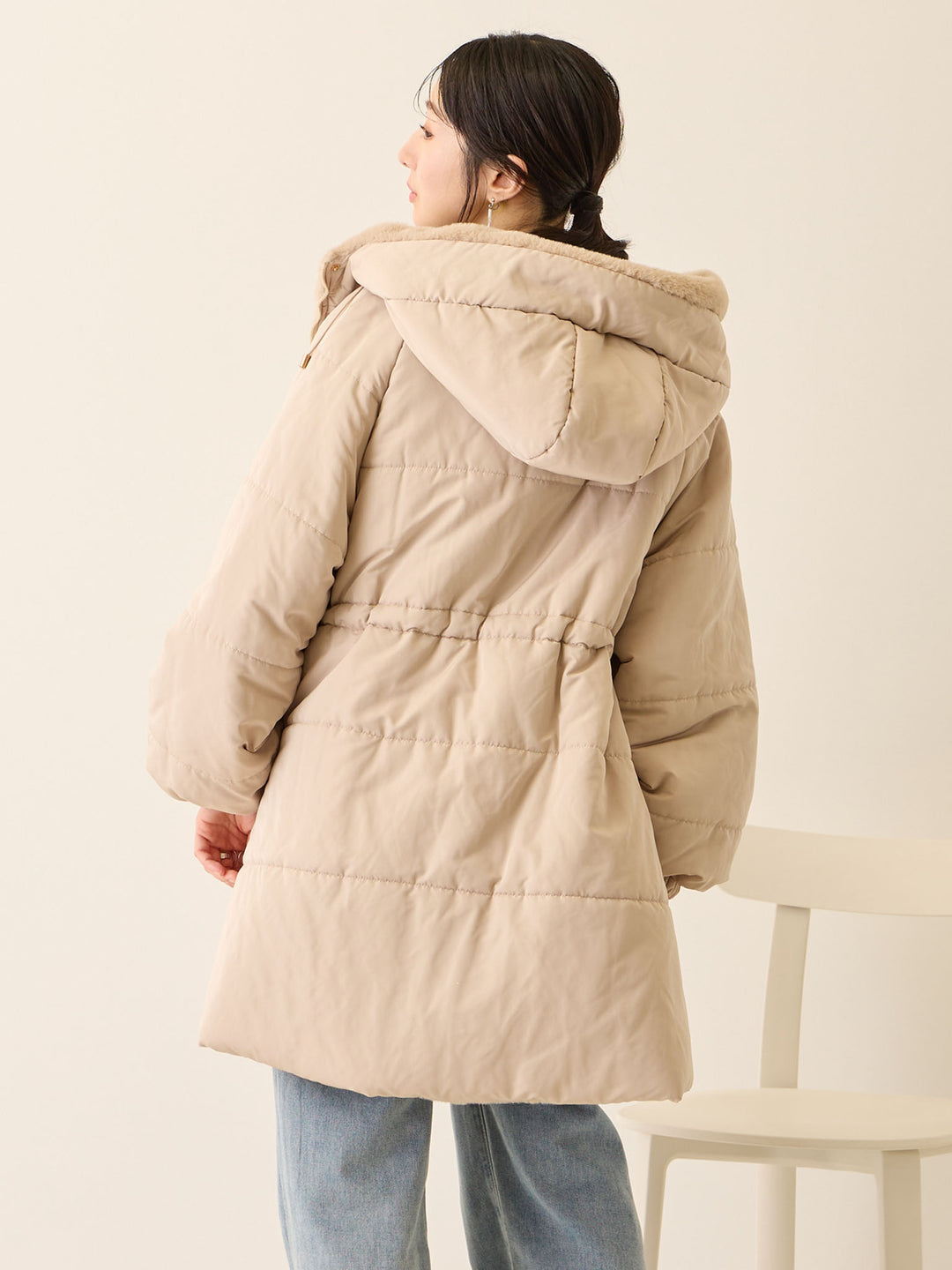 带鸭绒灰的衬垫外套