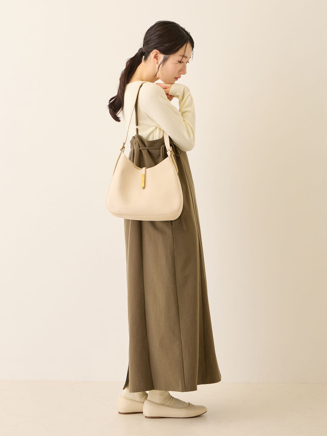 卡其色侧饰蝴蝶结吊带连衣裙