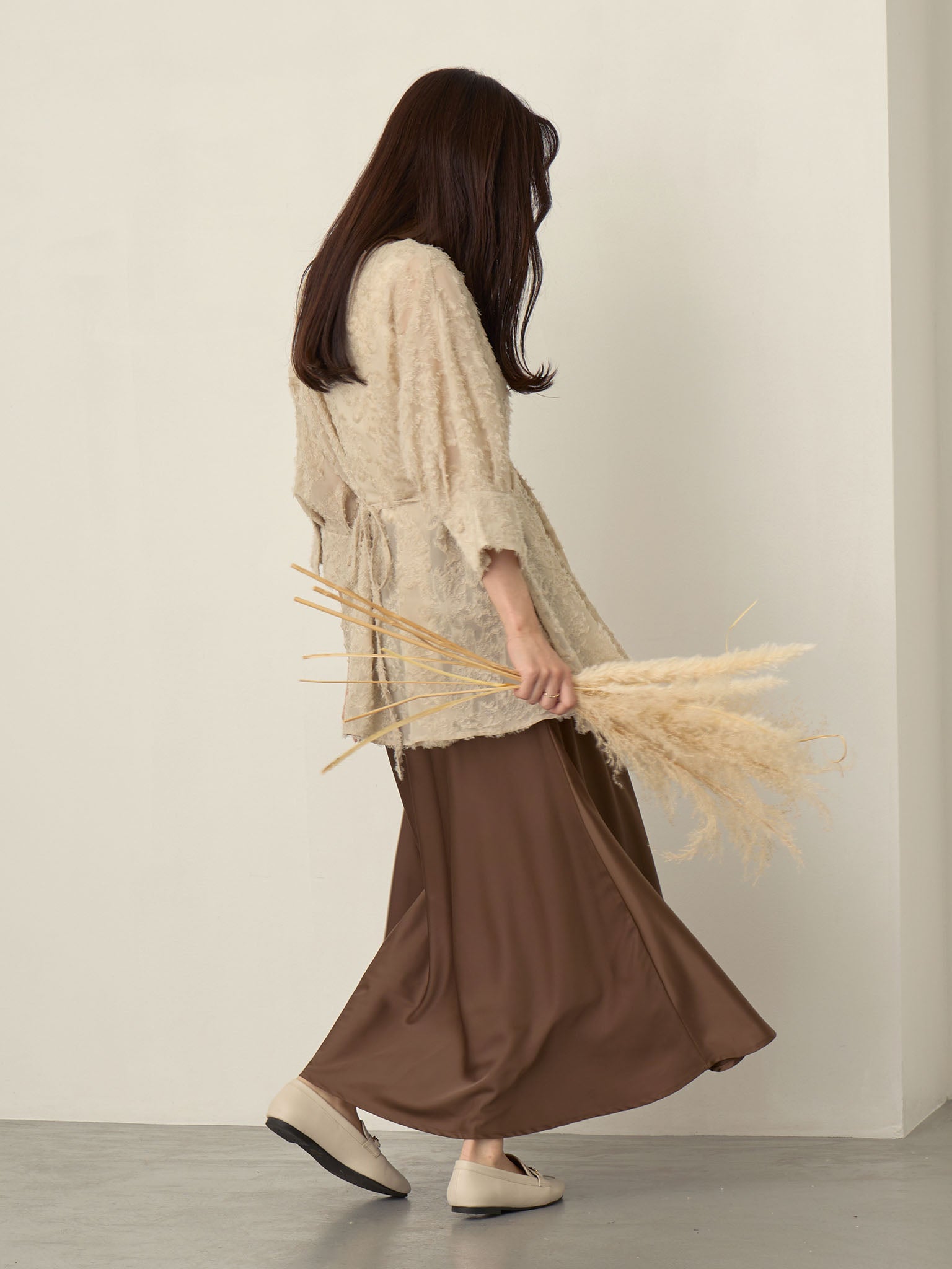 試着のみ！HEVEへイヴ ハートネックペプラム ブラウス バニラ 試着のみ！HEVEへイヴ ハートネックペプラム ブラウス バニラ