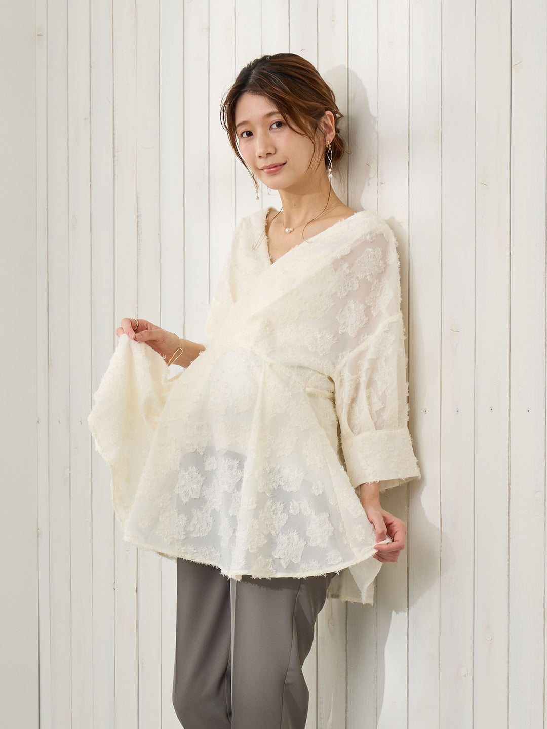 [孕妇/哺乳服] 羽毛荷叶边衬衫 象牙色