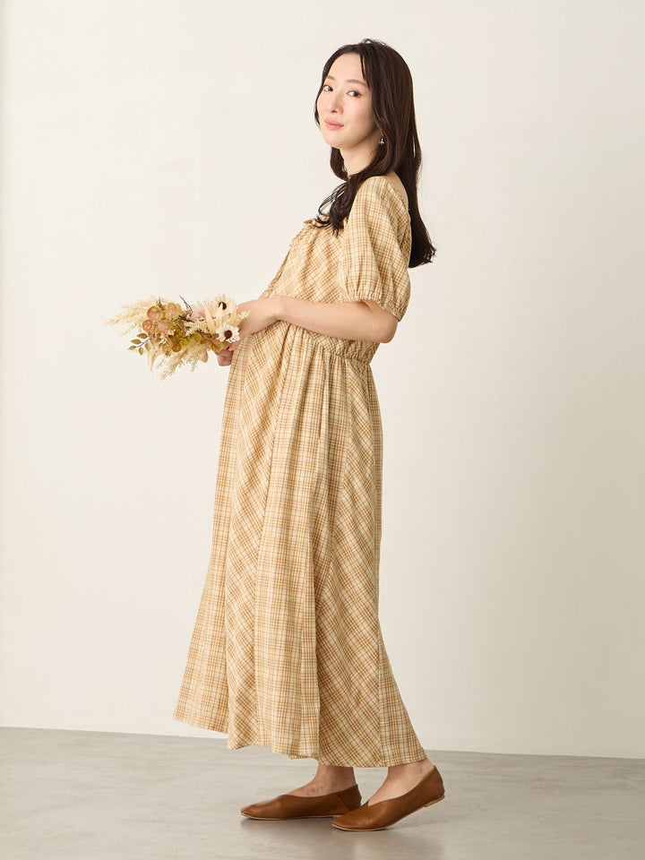 米色泡泡袖格纹连衣裙