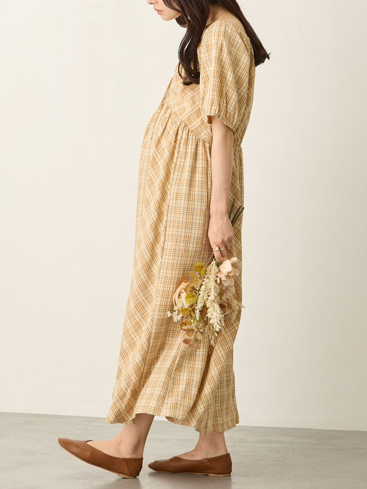 米色泡泡袖格纹连衣裙