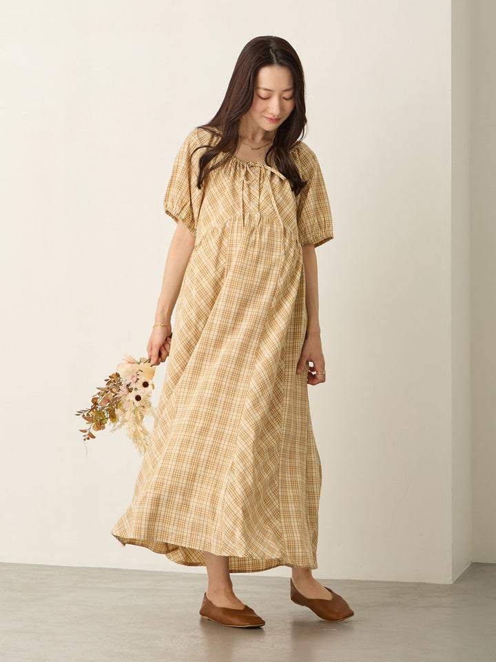 米色泡泡袖格纹连衣裙