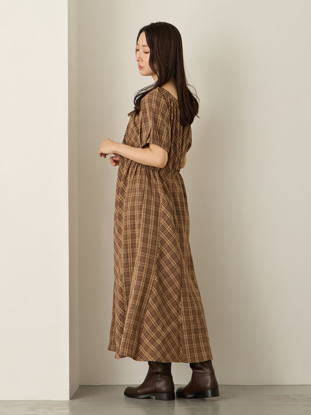 泡泡袖格纹连衣裙 棕色