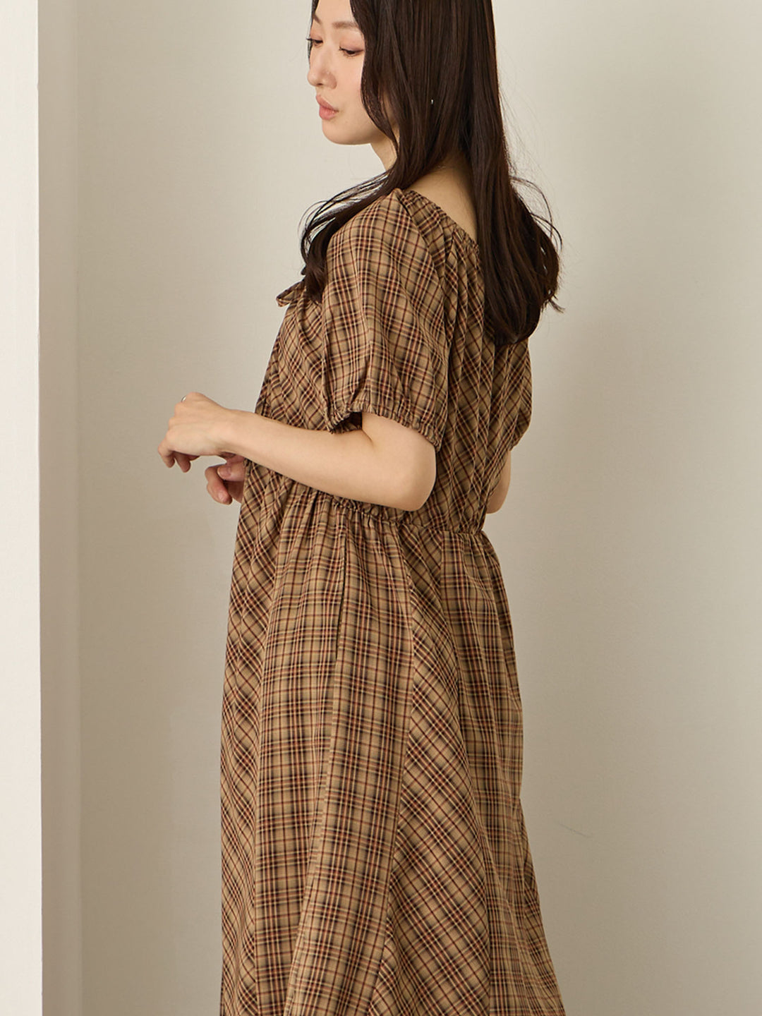 泡泡袖格纹连衣裙 棕色