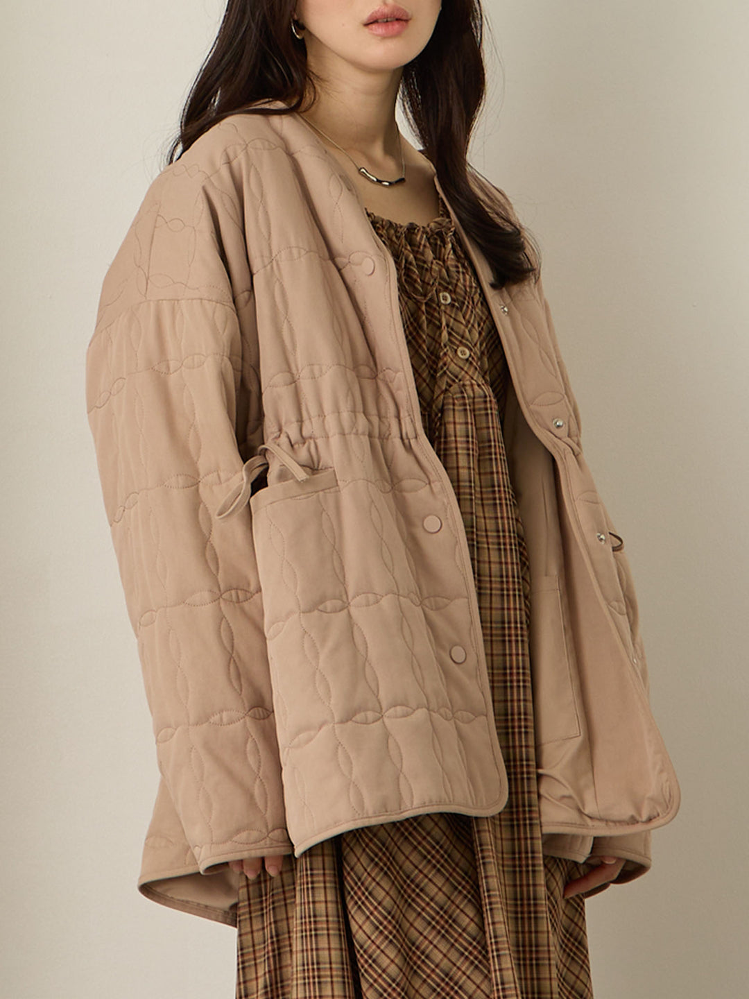 原创绗缝外套，采用鸭绒灰