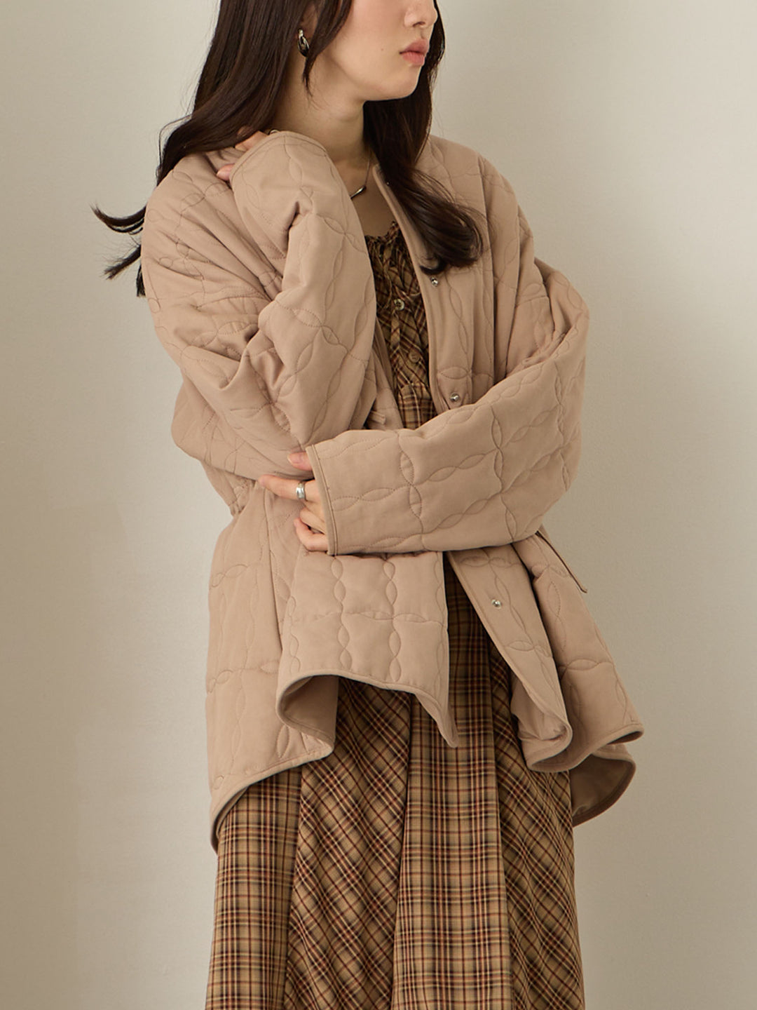 原创绗缝外套，采用鸭绒灰