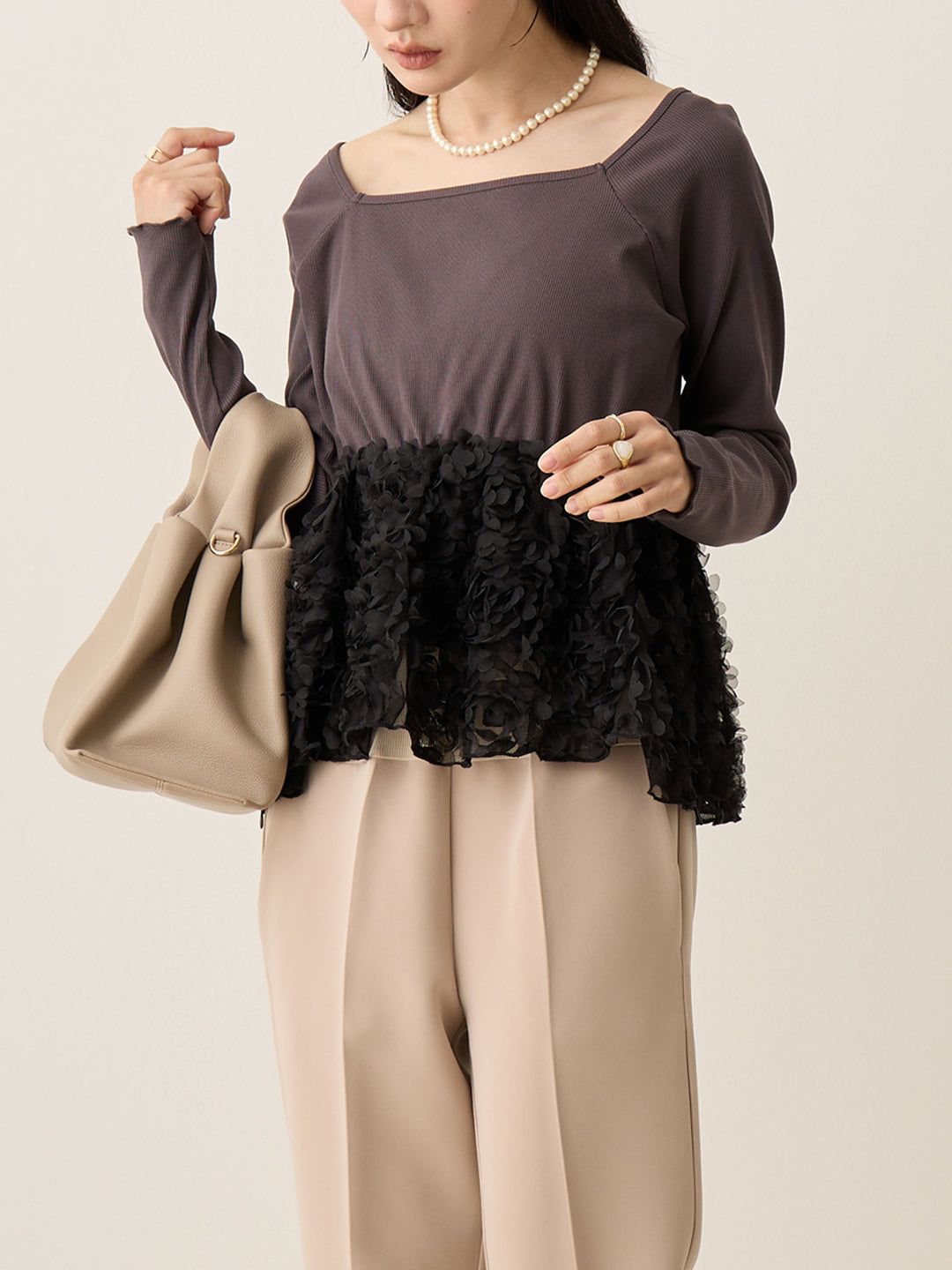 炭灰色薄纱荷叶边上衣