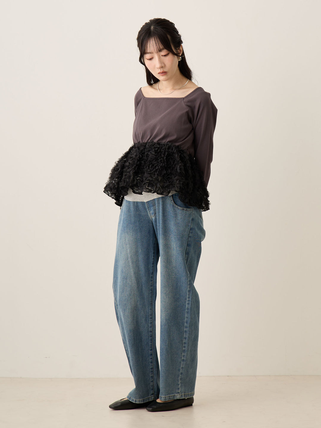 炭灰色薄纱荷叶边上衣