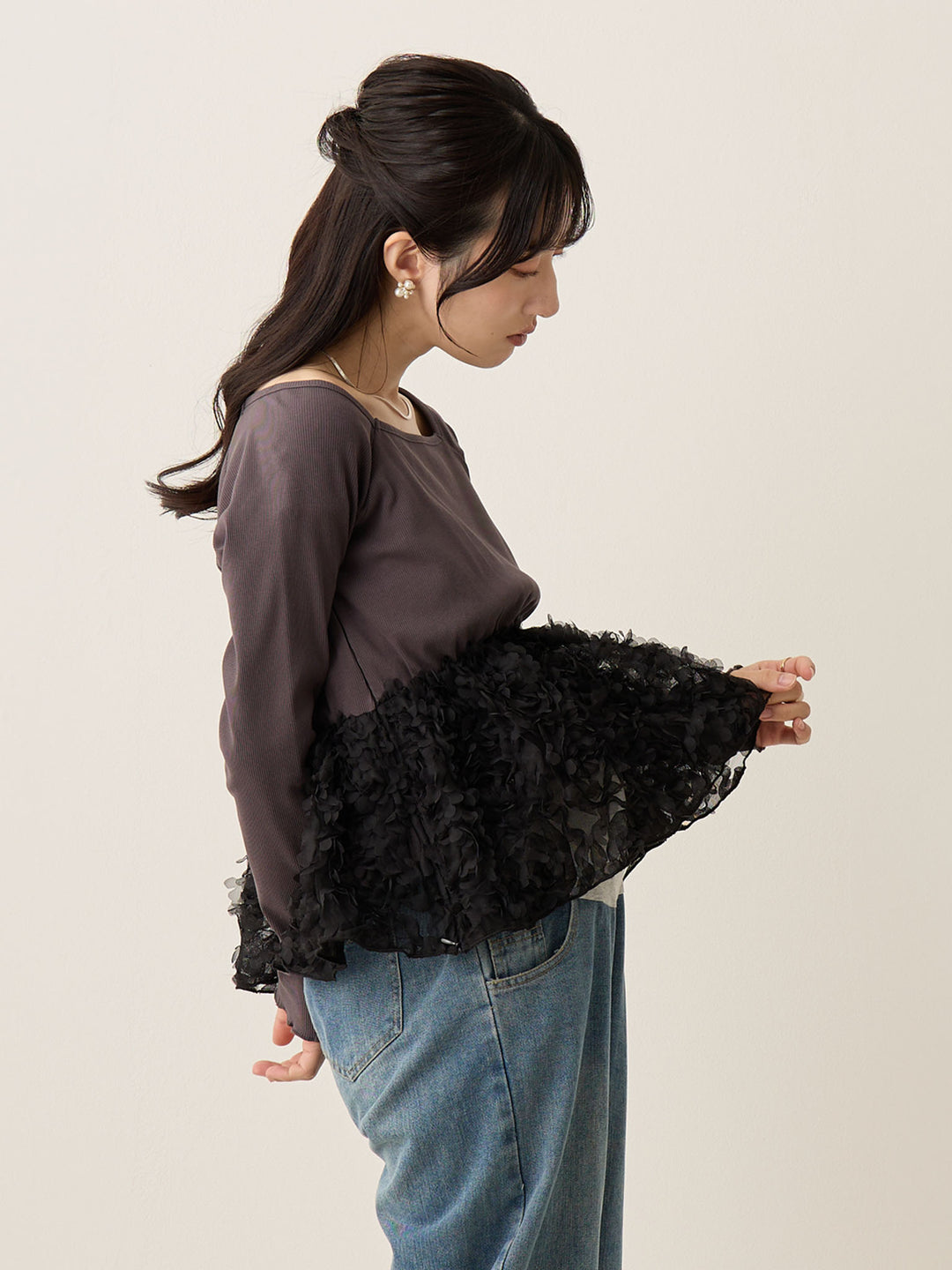 炭灰色薄纱荷叶边上衣