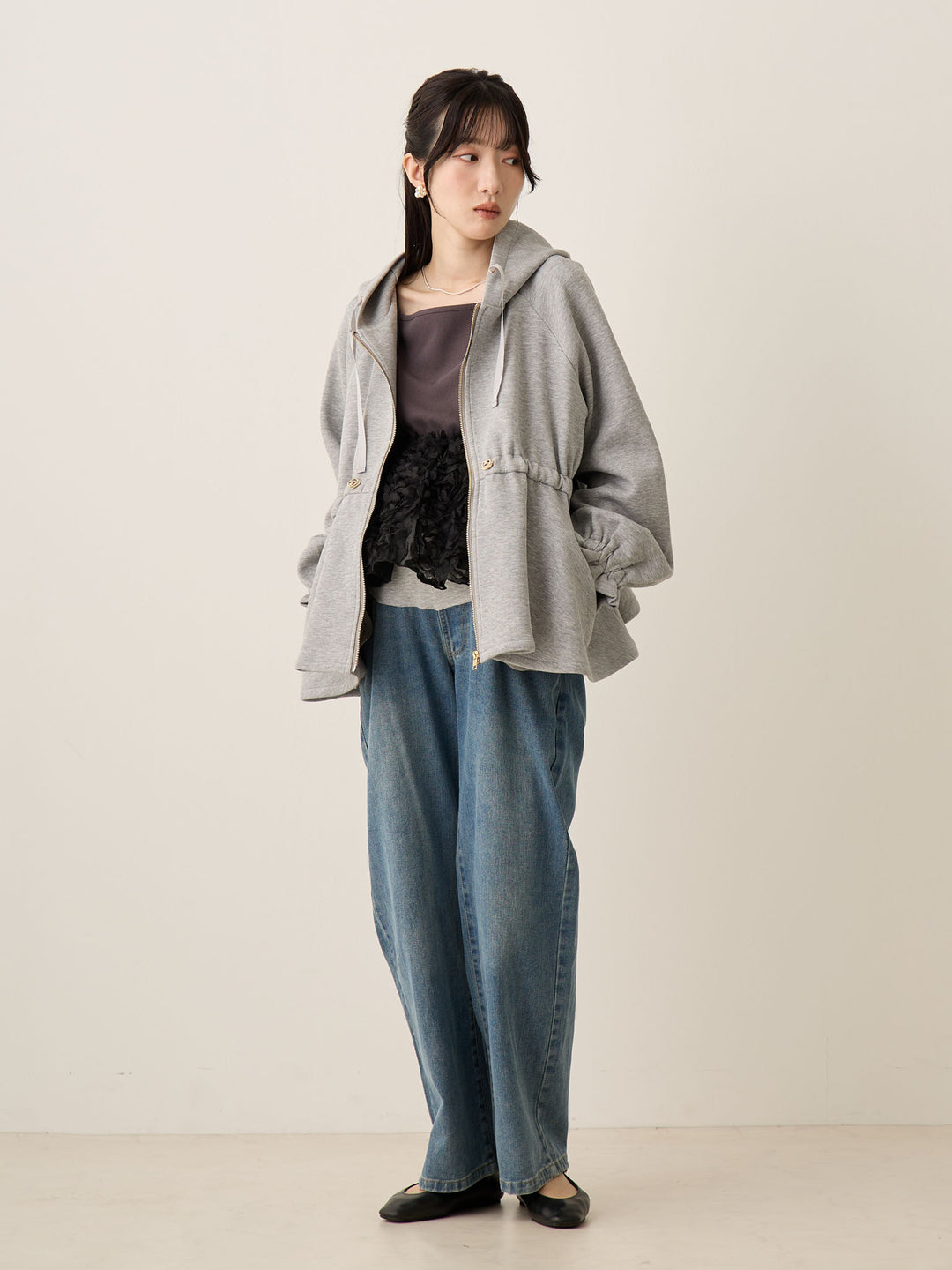 炭灰色薄纱荷叶边上衣