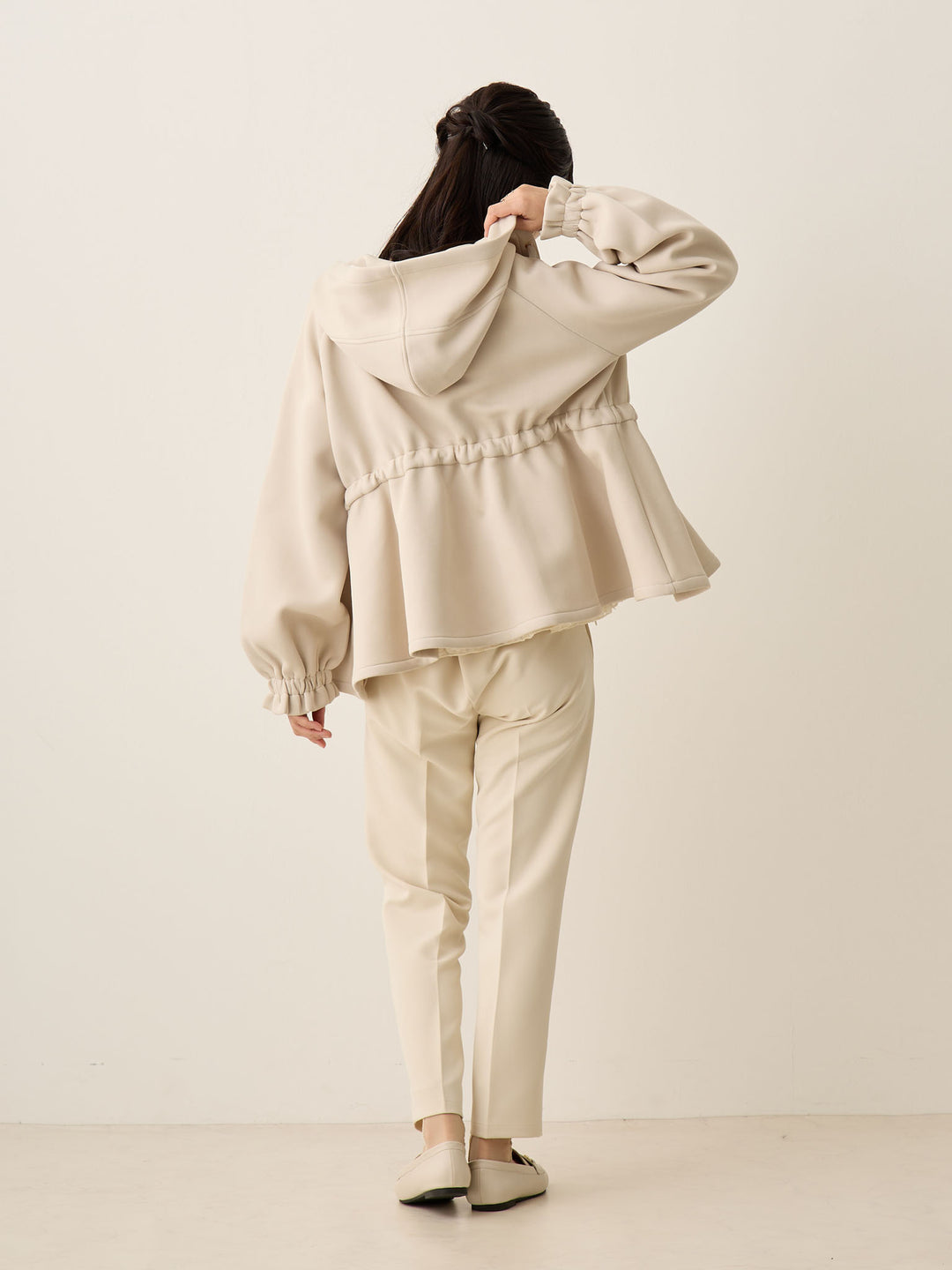 ダッカー付きダンボールライトアウター Beige