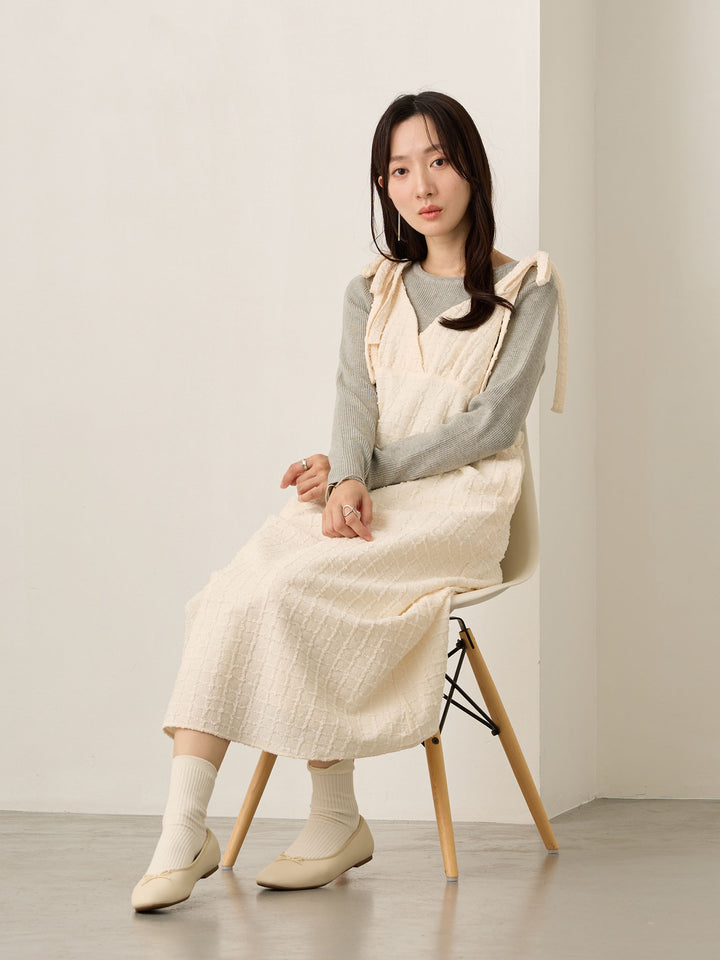 象牙色肩带吊带连衣裙