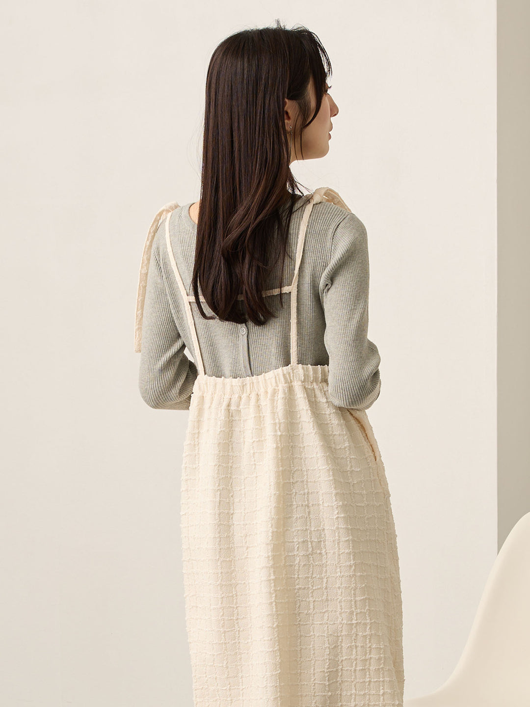 象牙色肩带吊带连衣裙