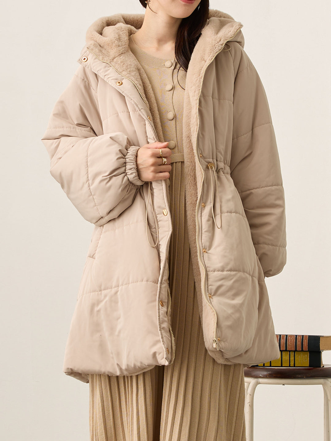 带鸭绒灰的衬垫外套