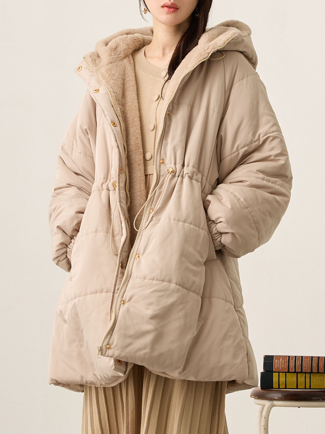 带鸭绒灰的衬垫外套