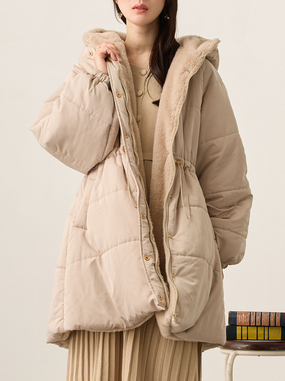 带鸭绒灰的衬垫外套