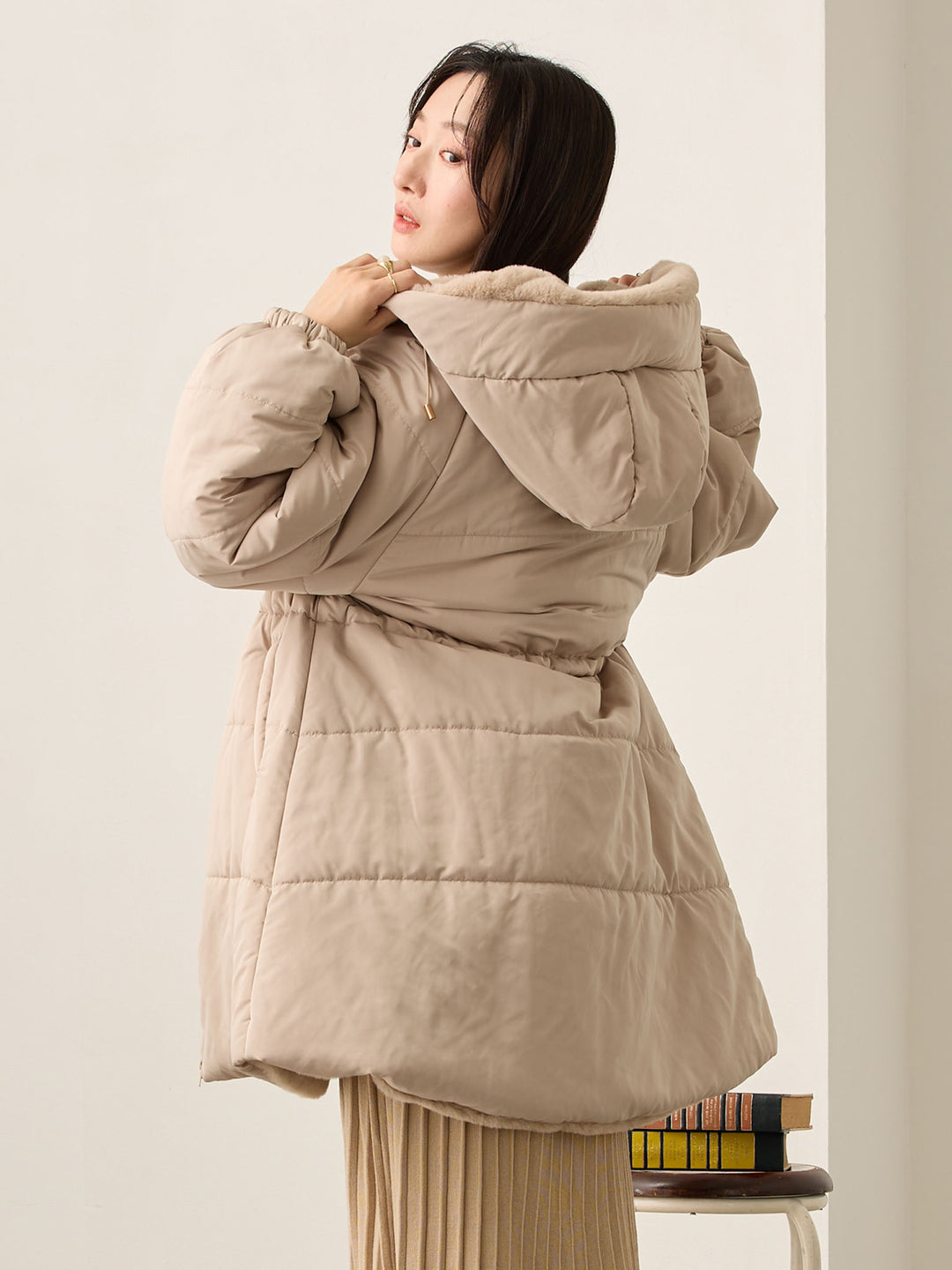 带鸭绒灰的衬垫外套