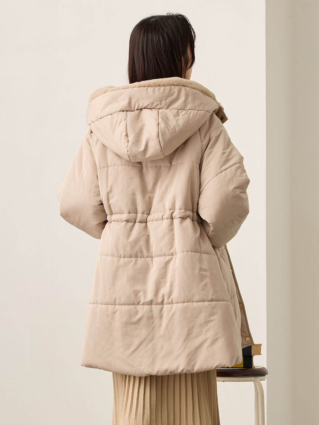 带鸭绒灰的衬垫外套