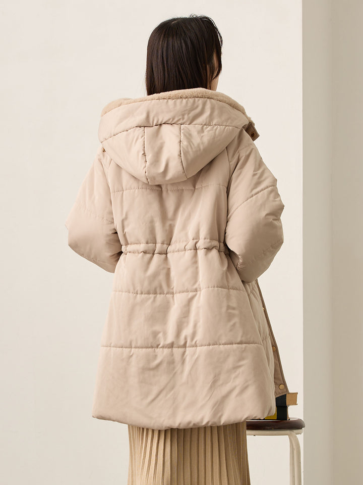 带鸭绒灰的衬垫外套