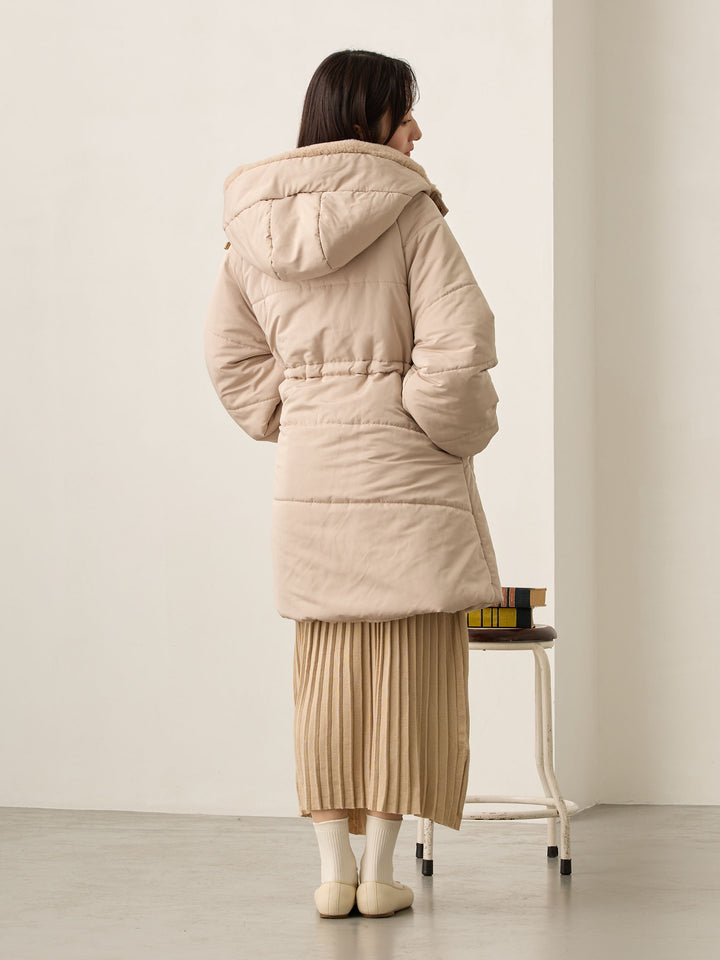 带鸭绒灰的衬垫外套