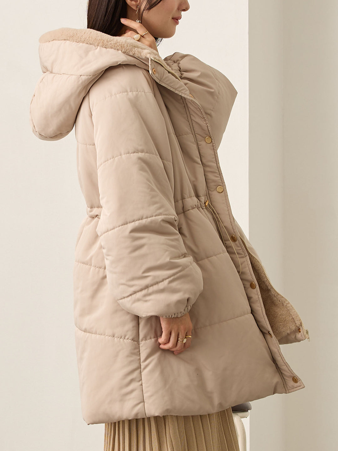 带鸭绒灰的衬垫外套