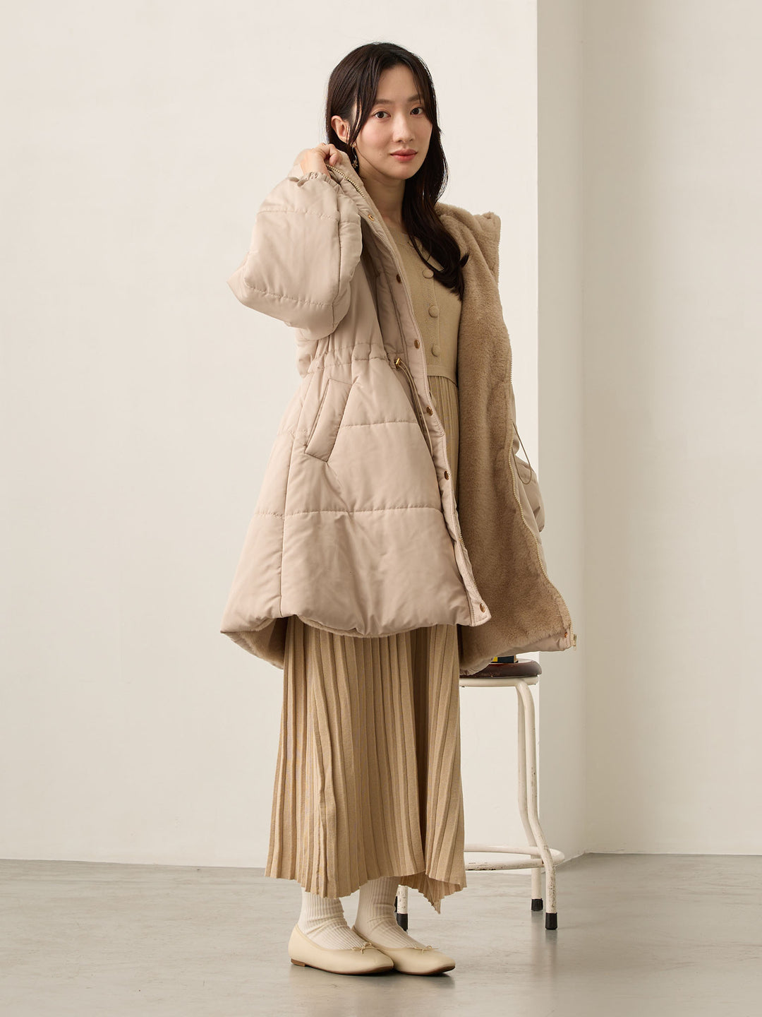 带鸭绒灰的衬垫外套