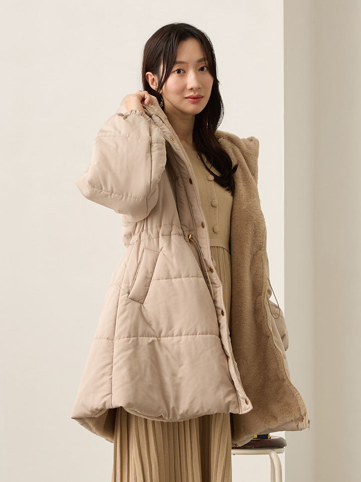 带鸭绒灰的衬垫外套