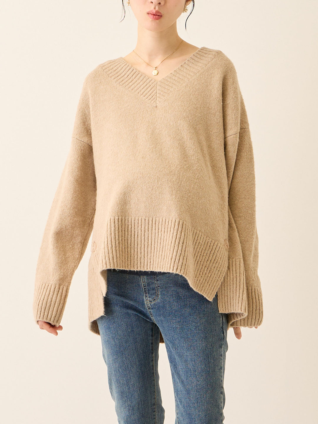 Vネックゆるニットトップス Beige