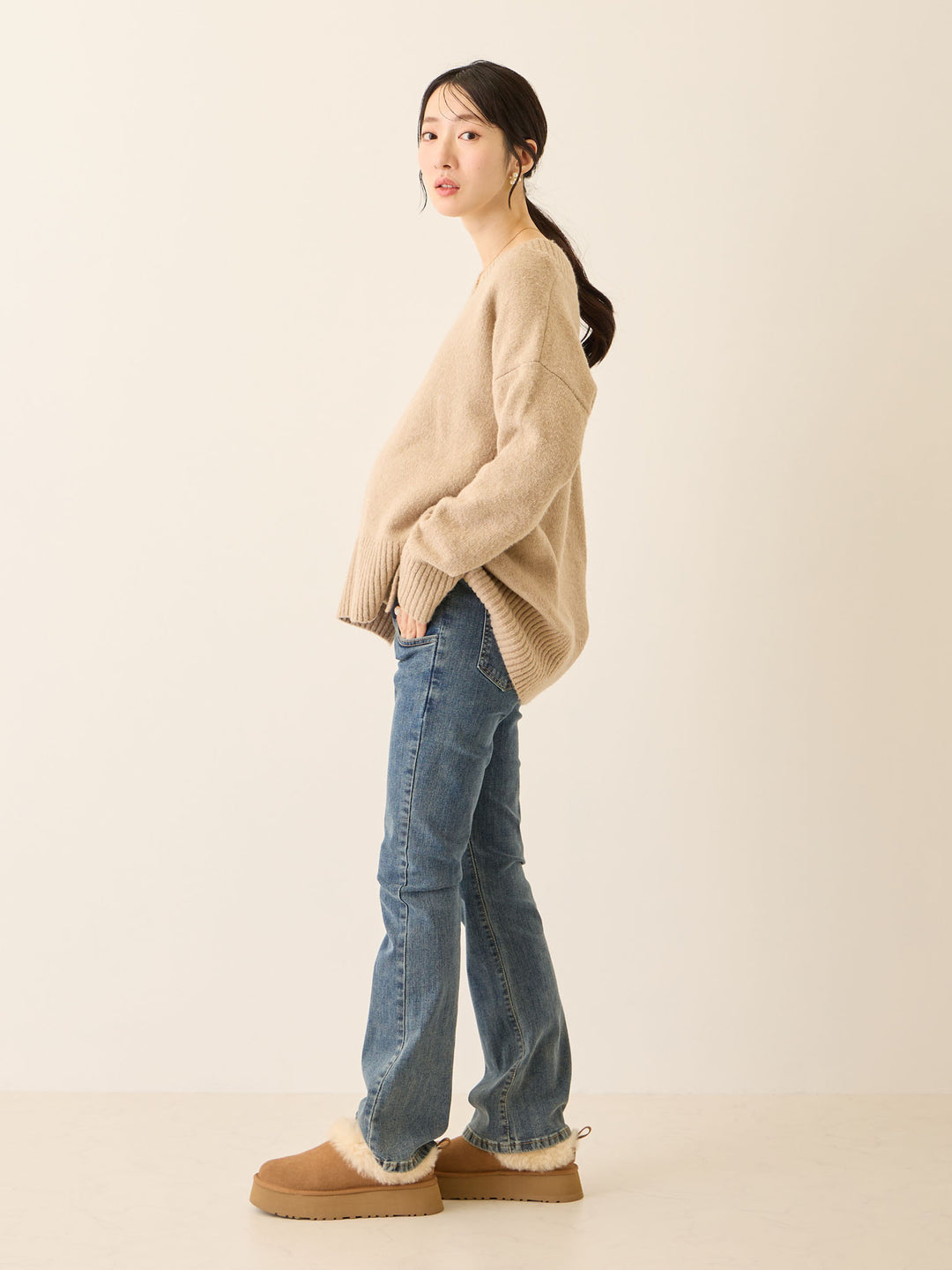 Vネックゆるニットトップス Beige