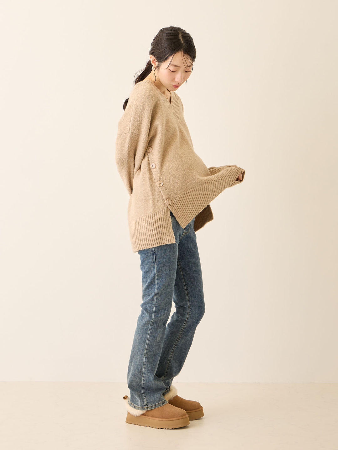 Vネックゆるニットトップス Beige