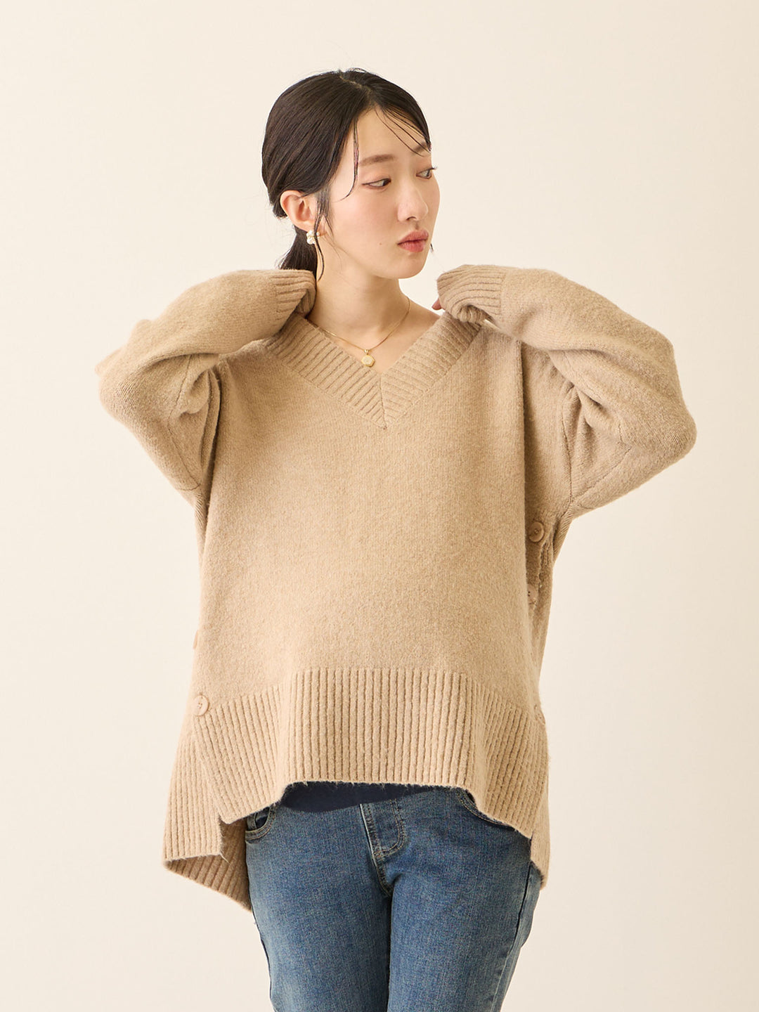 Vネックゆるニットトップス Beige