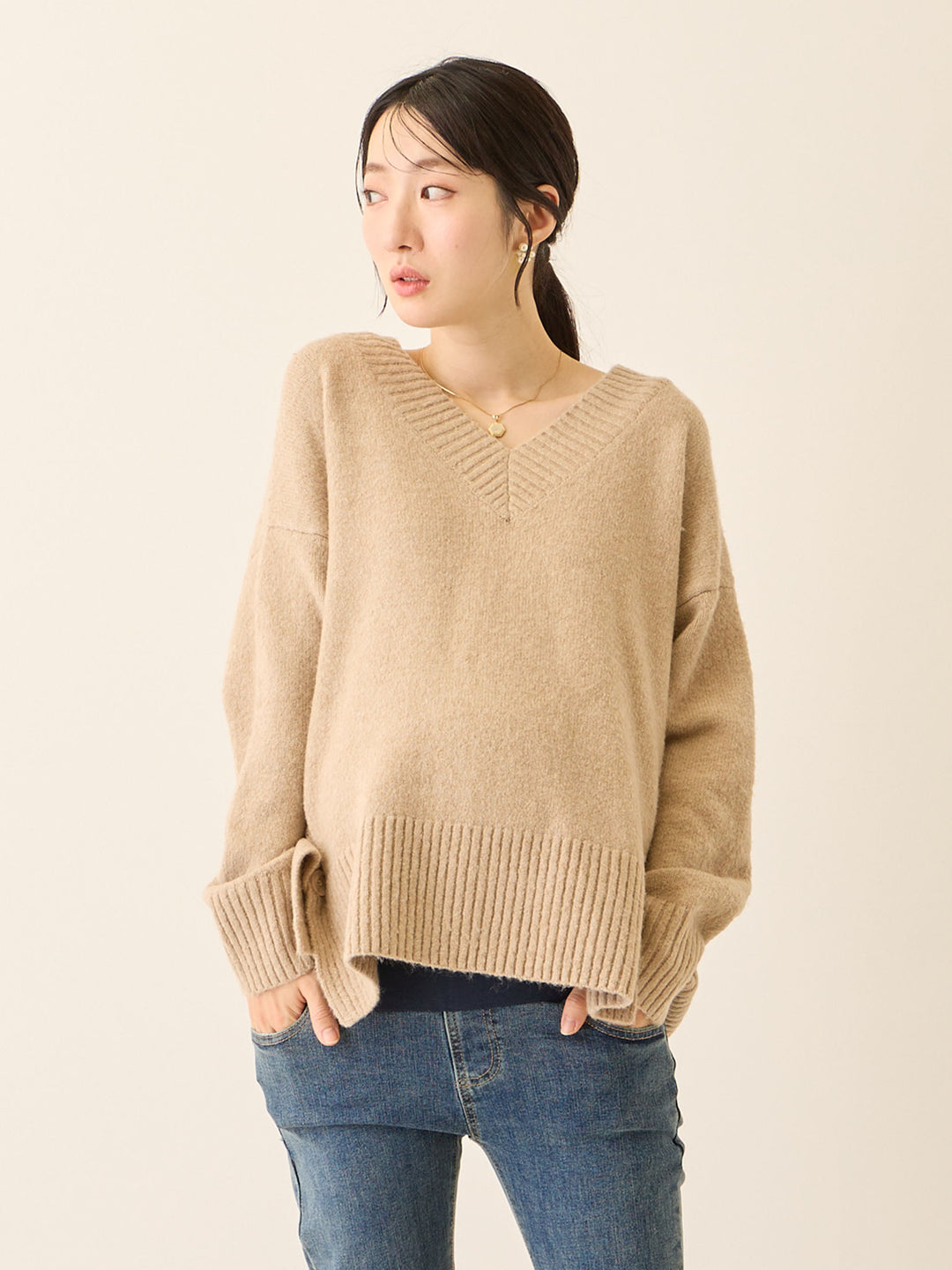 Vネックゆるニットトップス Beige