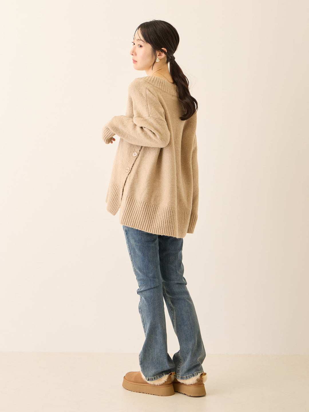 Vネックゆるニットトップス Beige