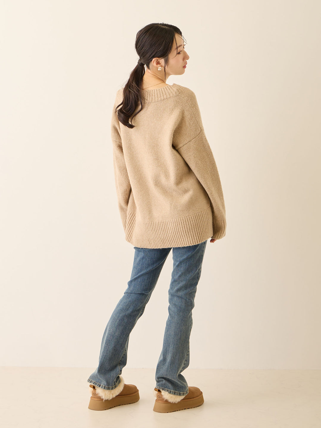 Vネックゆるニットトップス Beige