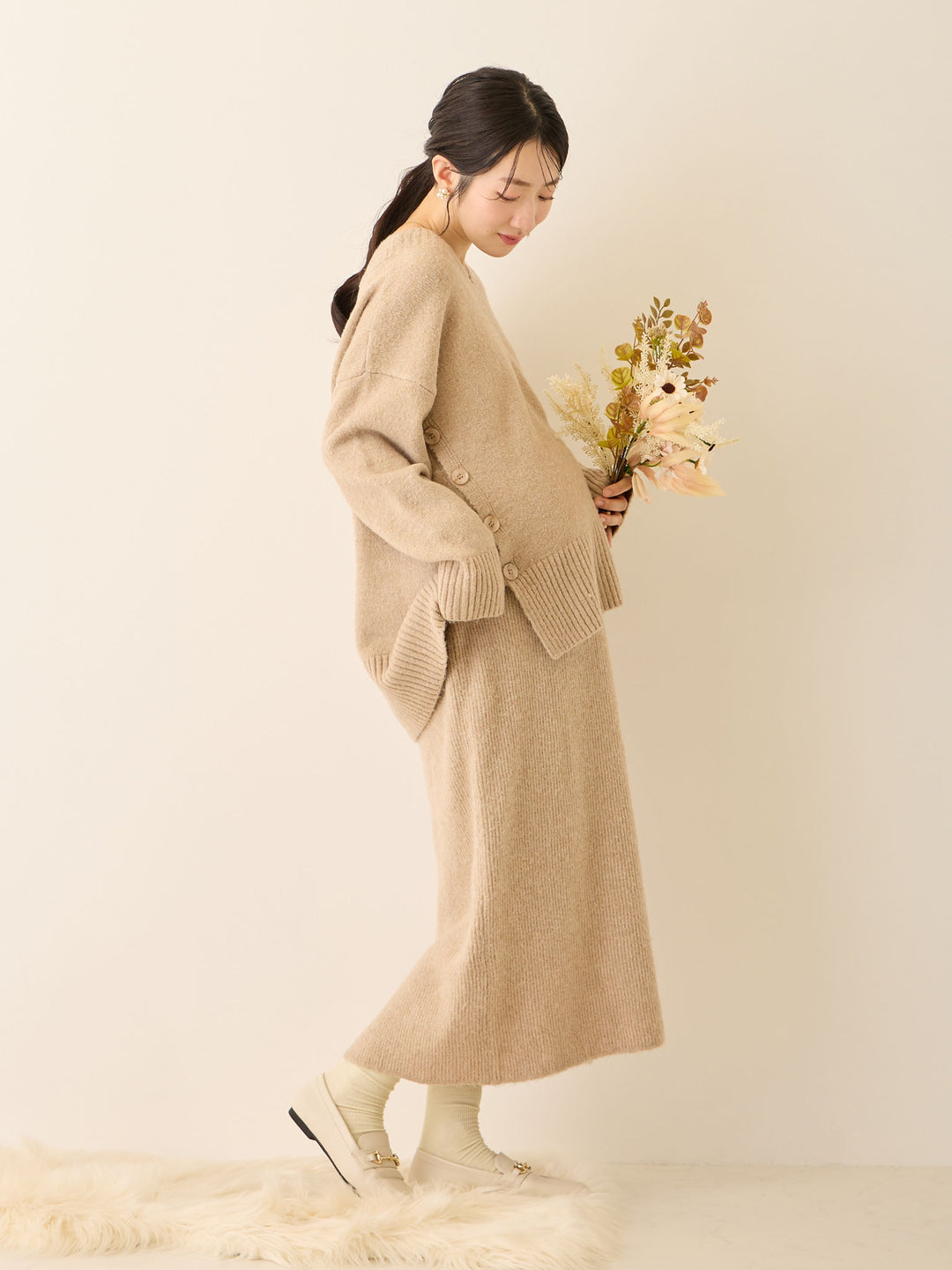 Vネックゆるニットトップス Beige