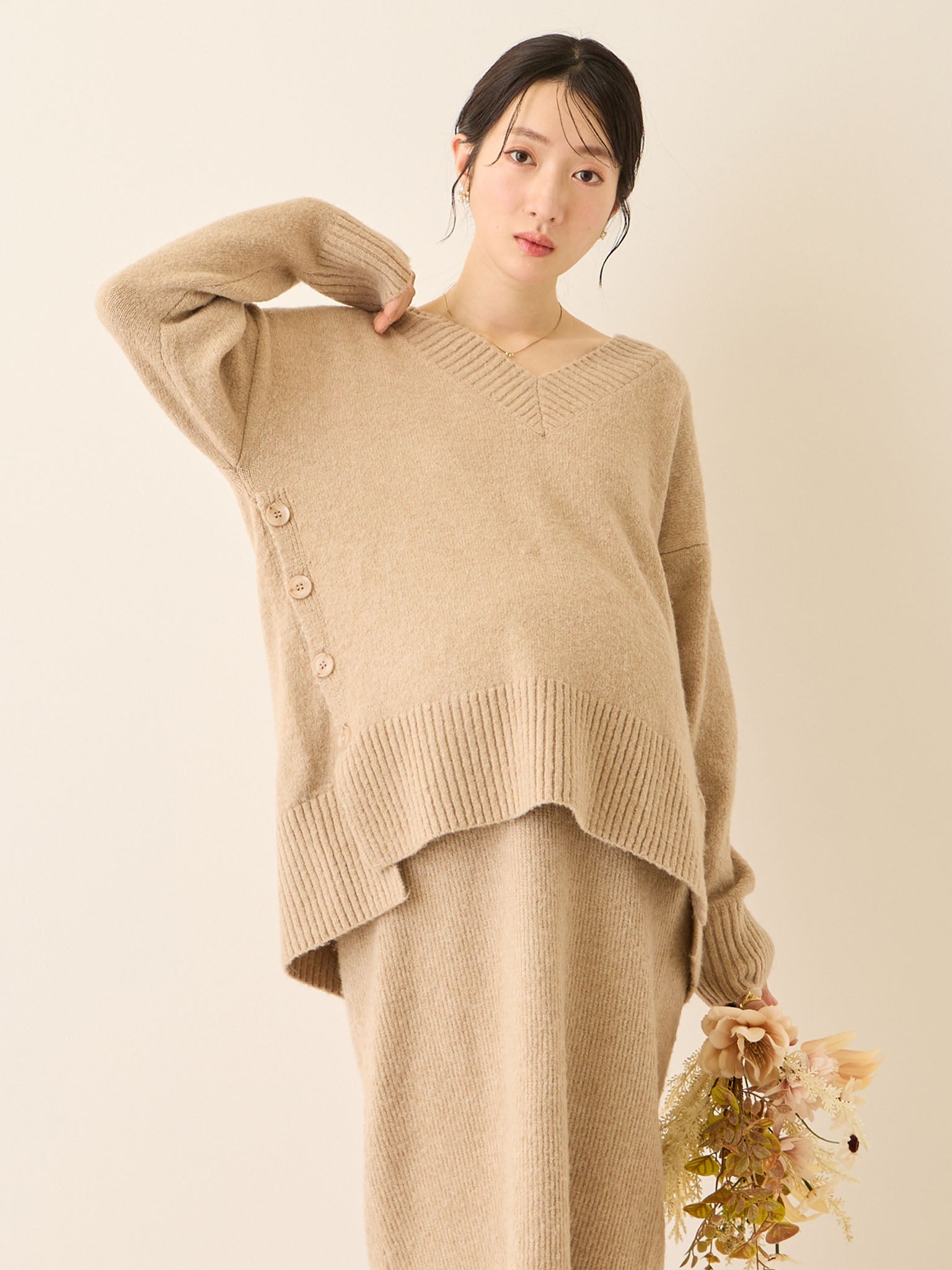 Vネックゆるニットトップス Beige – honono for mom&baby
