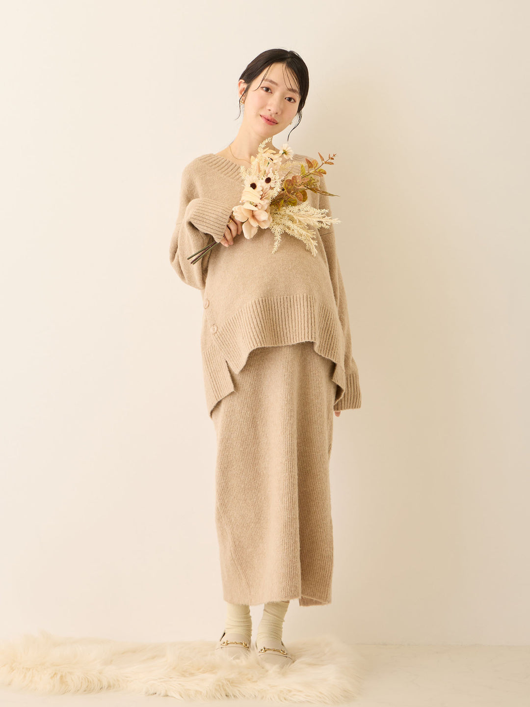 Vネックゆるニットトップス Beige