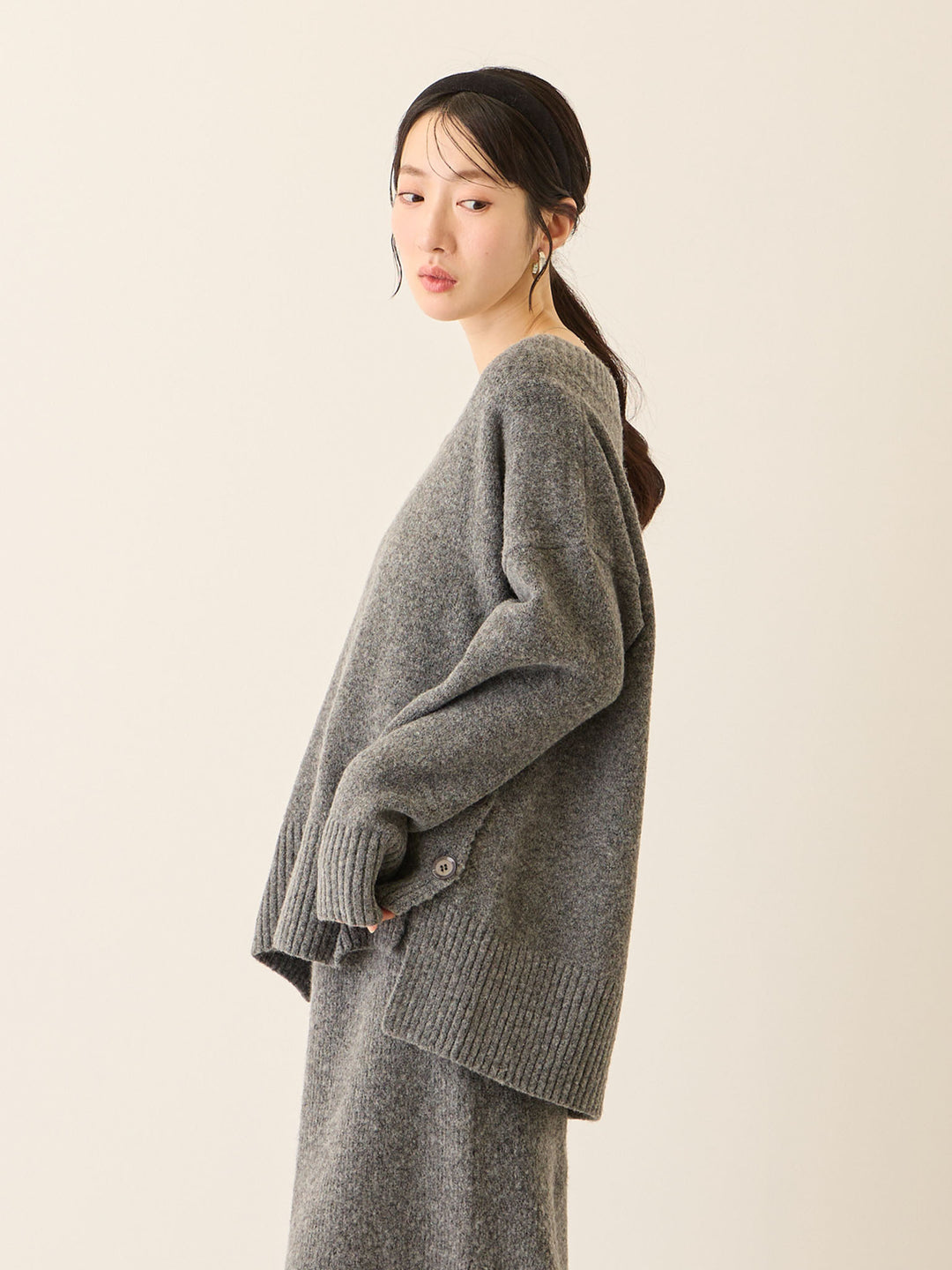 Vネックゆるニットトップス Gray