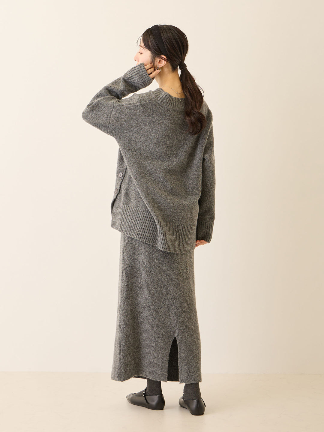 Vネックゆるニットトップス Gray