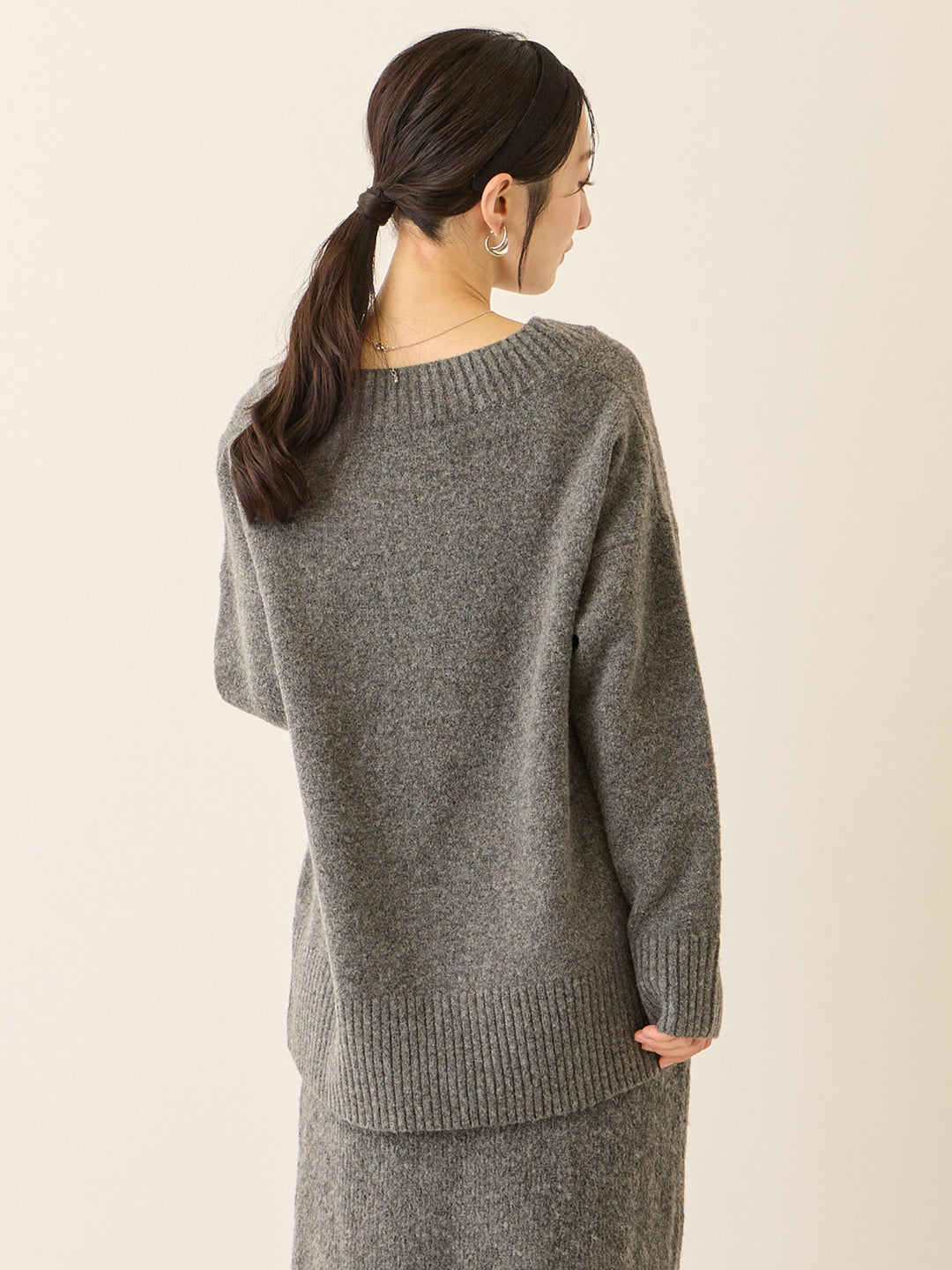 Vネックゆるニットトップス Gray