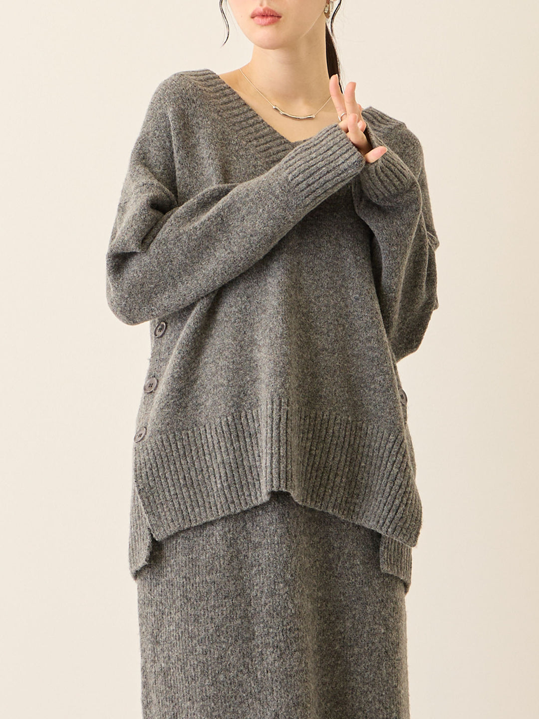 Vネックゆるニットトップス Gray