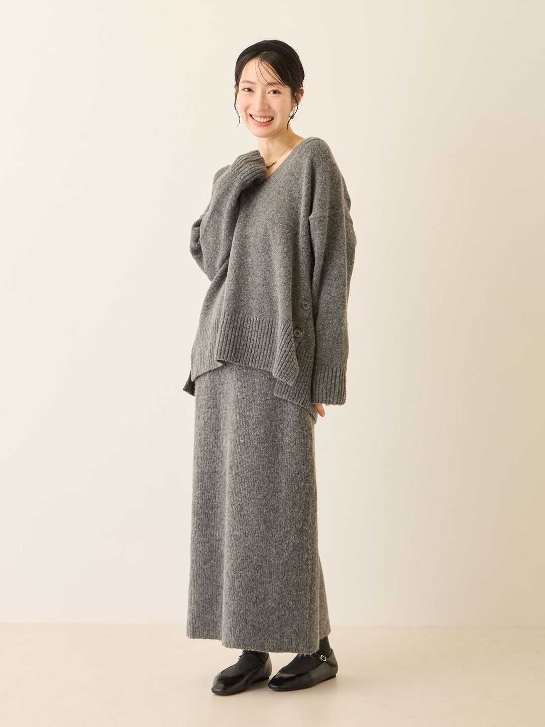 Vネックゆるニットトップス Gray