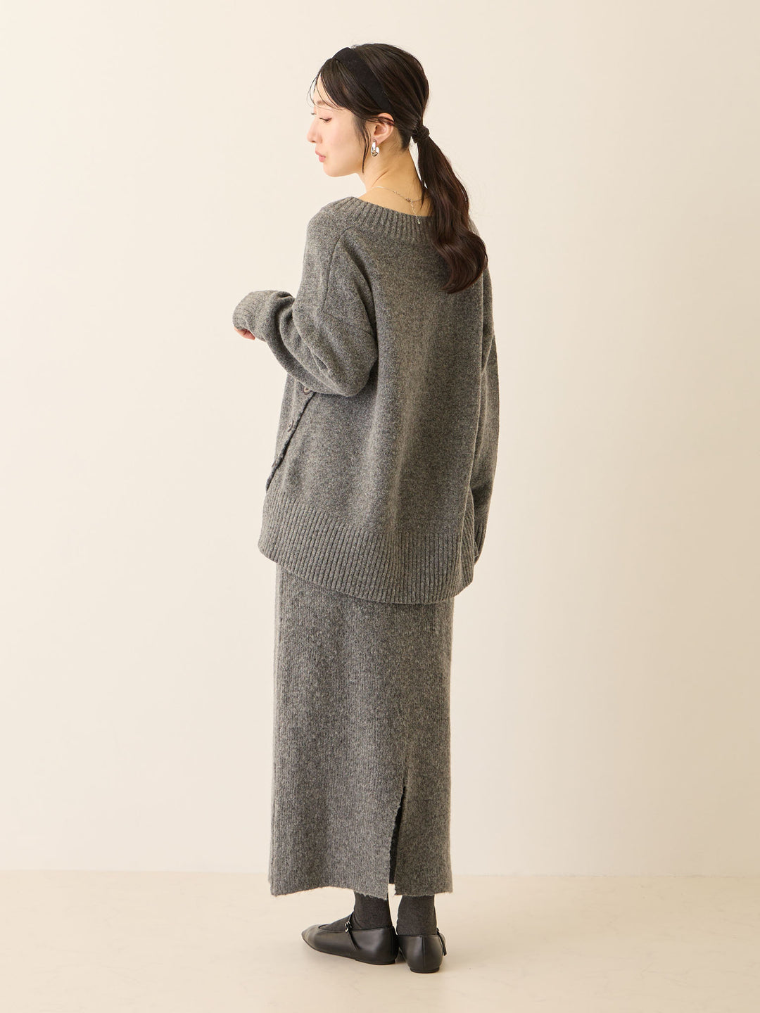 Vネックゆるニットトップス Gray