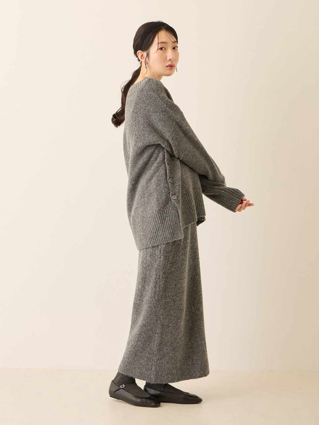 Vネックゆるニットトップス Gray