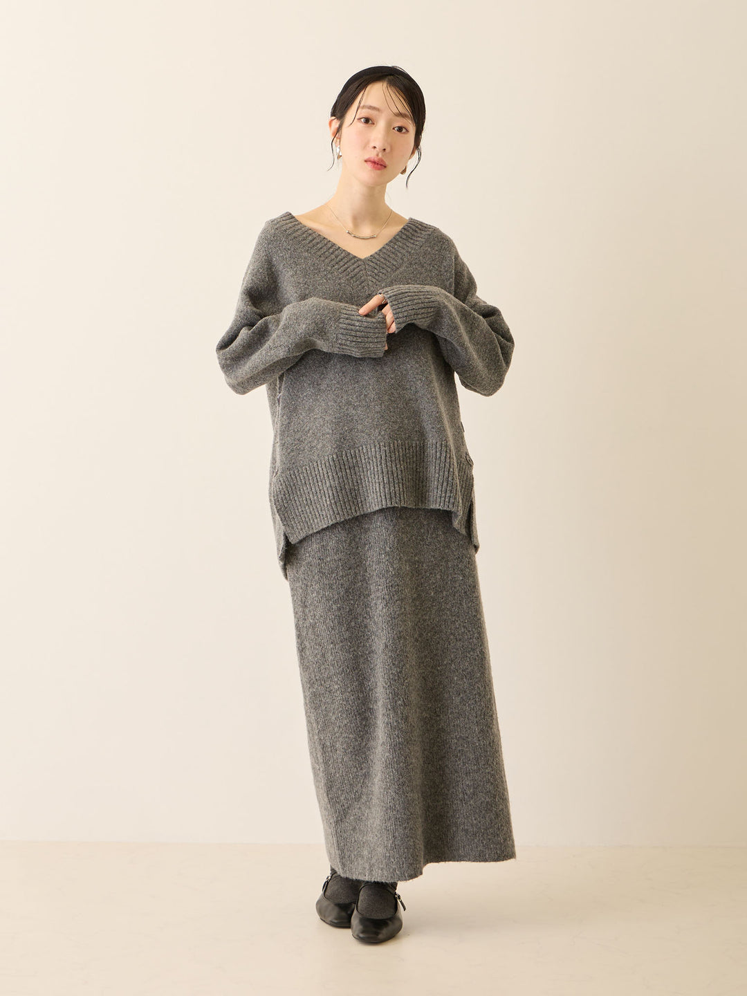 Vネックゆるニットトップス Gray
