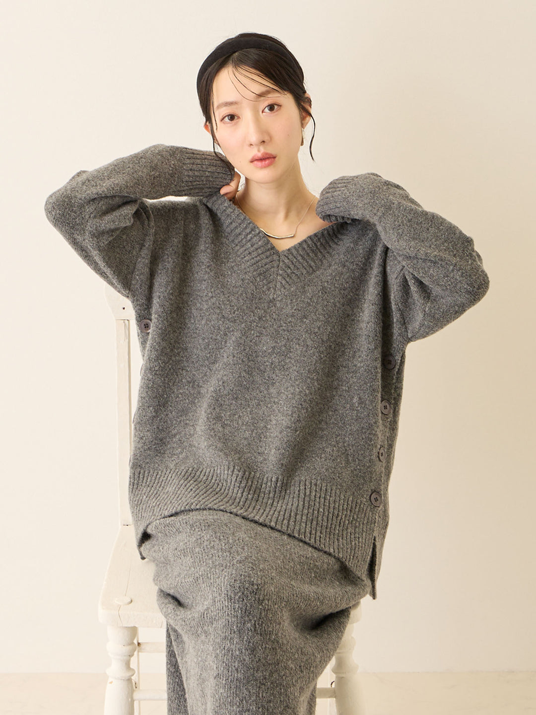 Vネックゆるニットトップス Gray