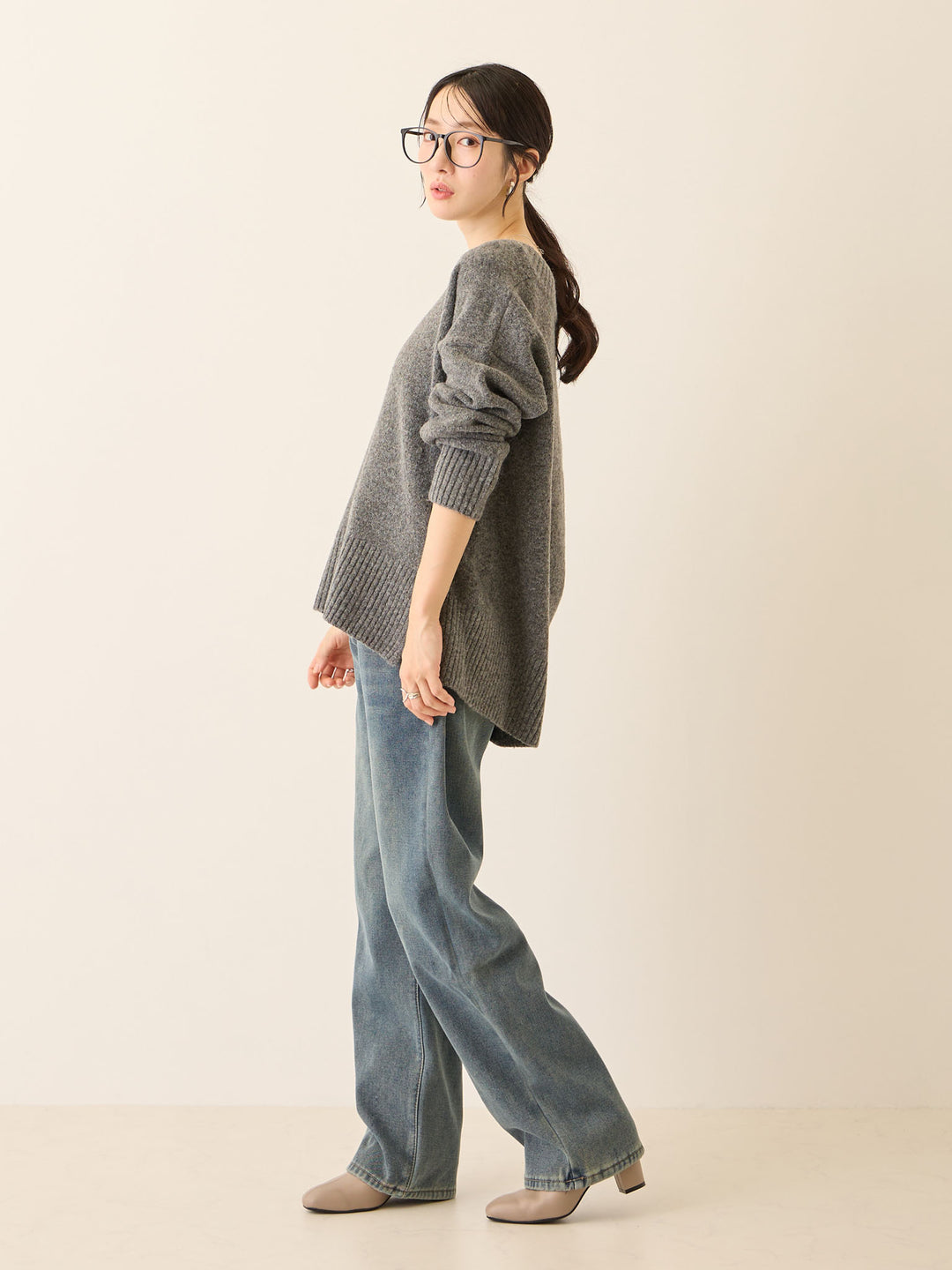 Vネックゆるニットトップス Gray