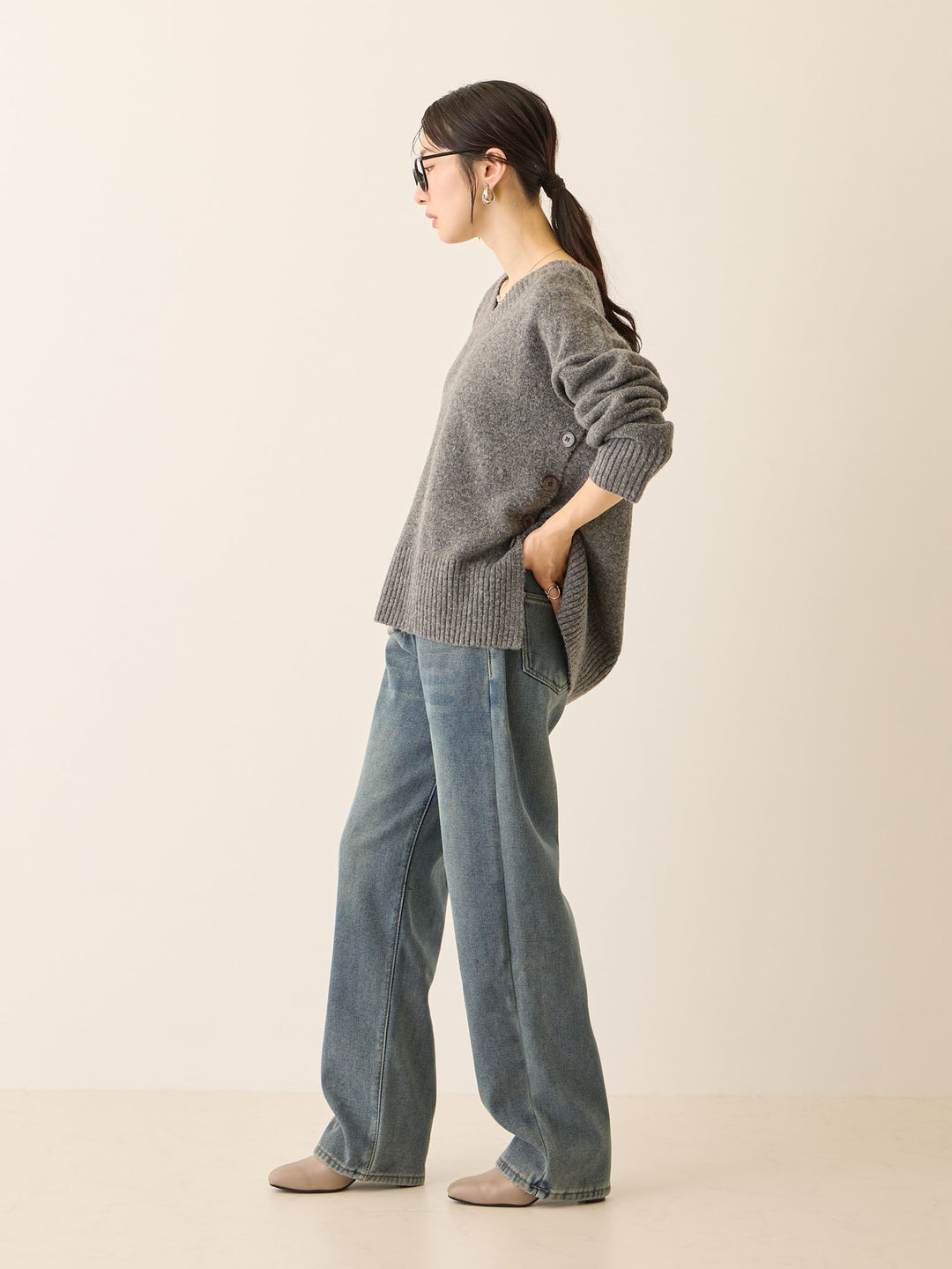 Vネックゆるニットトップス Gray