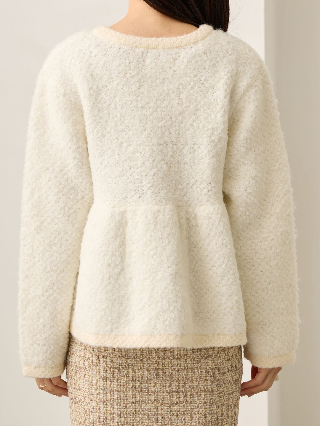 米色针织夹克